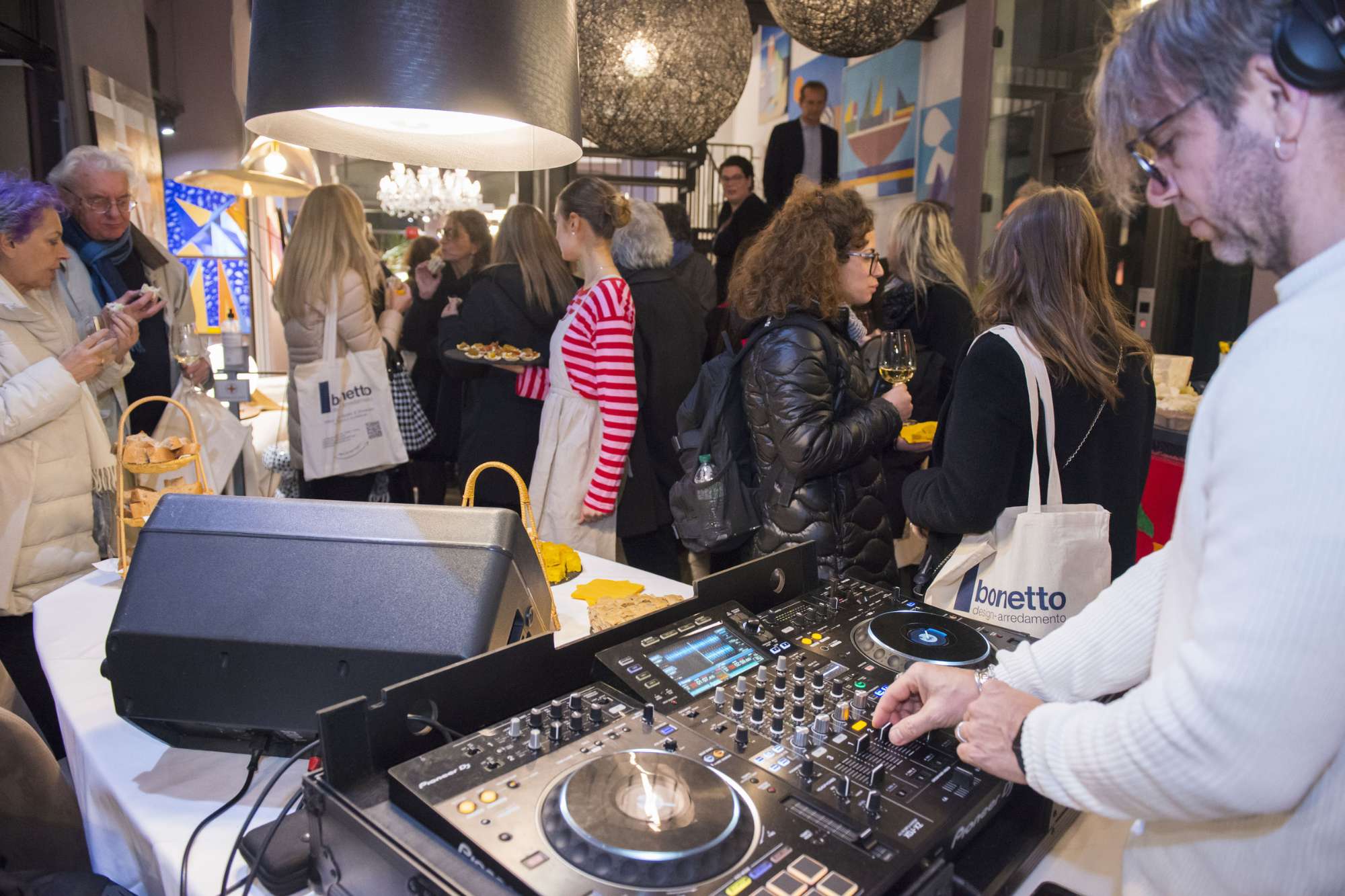 Cultura del design a Chieri: l’evento Bonetto Design e Zanotta tra storia, innovazione e Compasso d’Oro Cultura del design a Chieri: l’evento Bonetto Design e Zanotta tra storia, innovazione e Compasso d’Oro